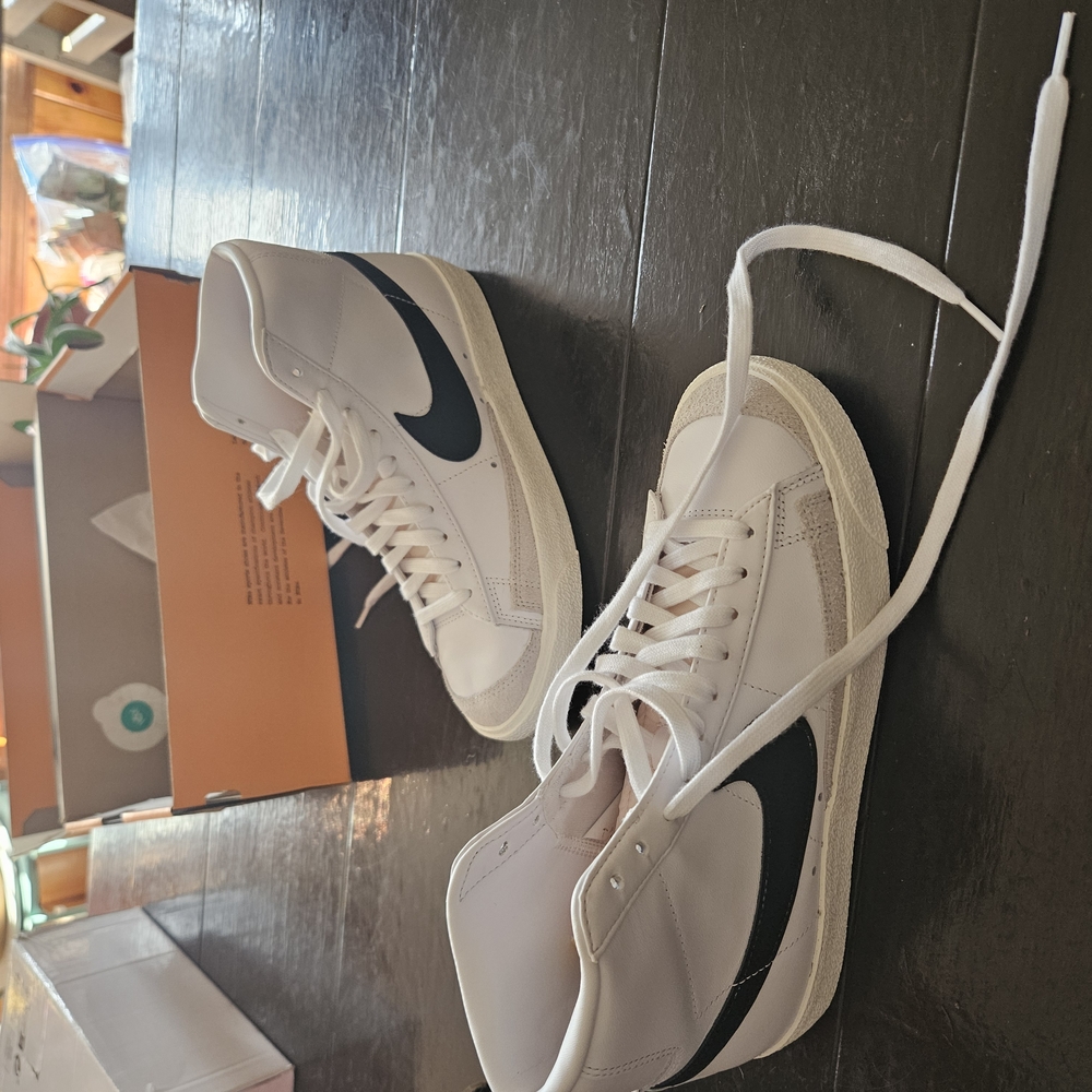 Nike White and Black Women's Sneakers